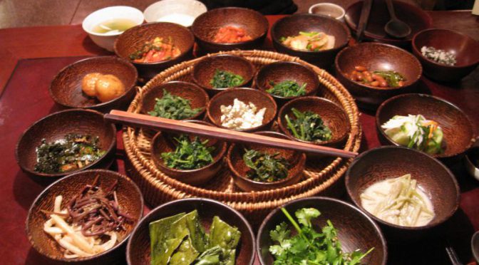 A Korean restaurant is full of wonderful dishes you should not miss.